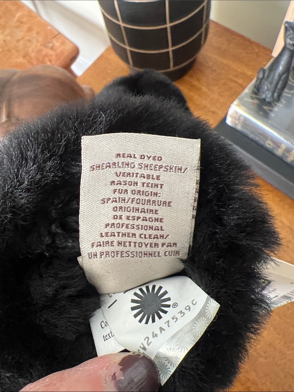 UGG Black Shearling-Trim Gloves - Picture 5 of 6